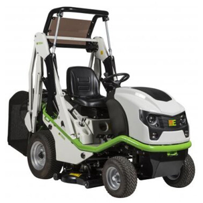 Equipados com um prato de corte de 1 metro e um motor diesel de 18 cv ou a gasolina de 19 cv, os Buffalo 100 possuem um rendimento teórico de 12000m2/h, uma relação peso/potência inigualável. Motor Perkins 403D07 3 cilindros diesel, 760 cm3, 13,5 kW (18 cv) Transmissão hidrostática 2 ou 4 rodas motrizes Velocidade para frente/para trás 0 a 12 km/h / Largura de corte: 100 cm Capacidade do cesto: 600 Lts Despejo do cesto: hidráulico ao solo ou em altura até 1,80 mt.